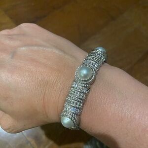 Judith Ripka Elegant sterling Silver Pearl Bracelet